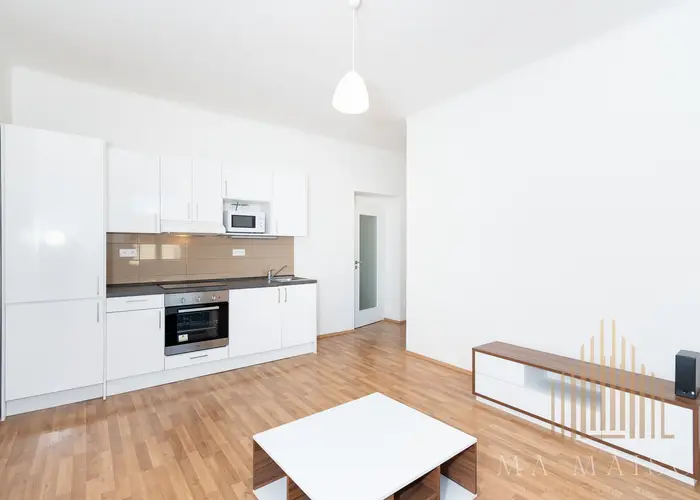 Pronájem bytu 2+kk, 39 m² - Praha - Vysočany