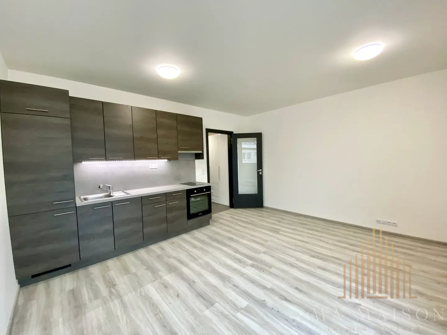 Pronájem nového bytu 1+kk/B, 33m2, nezařízený, Praha 7 - Holešovice