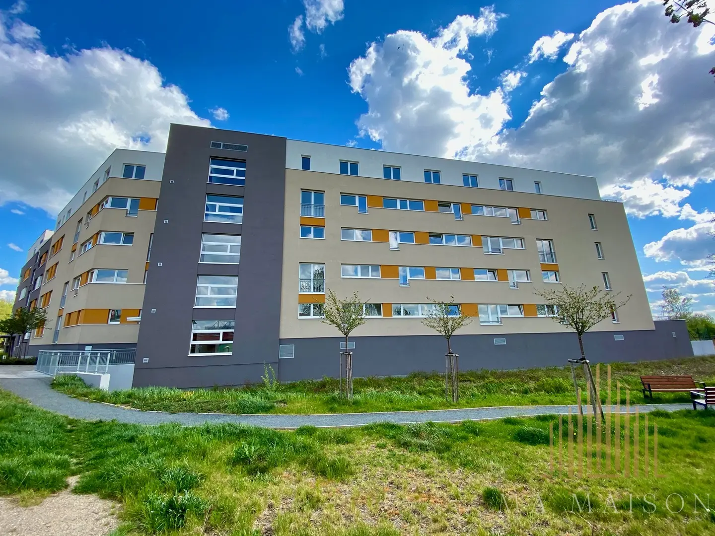 Pronájem bytu 1+kk/ 35m2,  ulice Františka Diviše, Praha Uhříněves