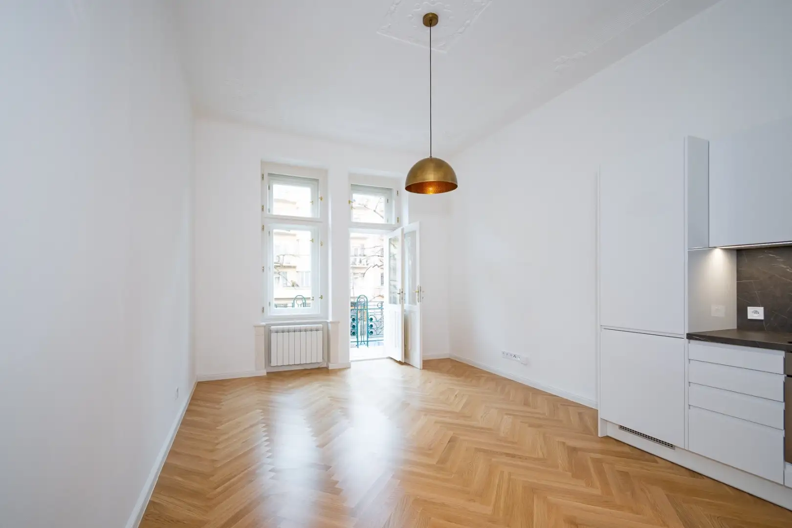 Pronájem bytu 1+kk s balkónkem, ulice Ovenecká 315/32, Praha - Holešovice