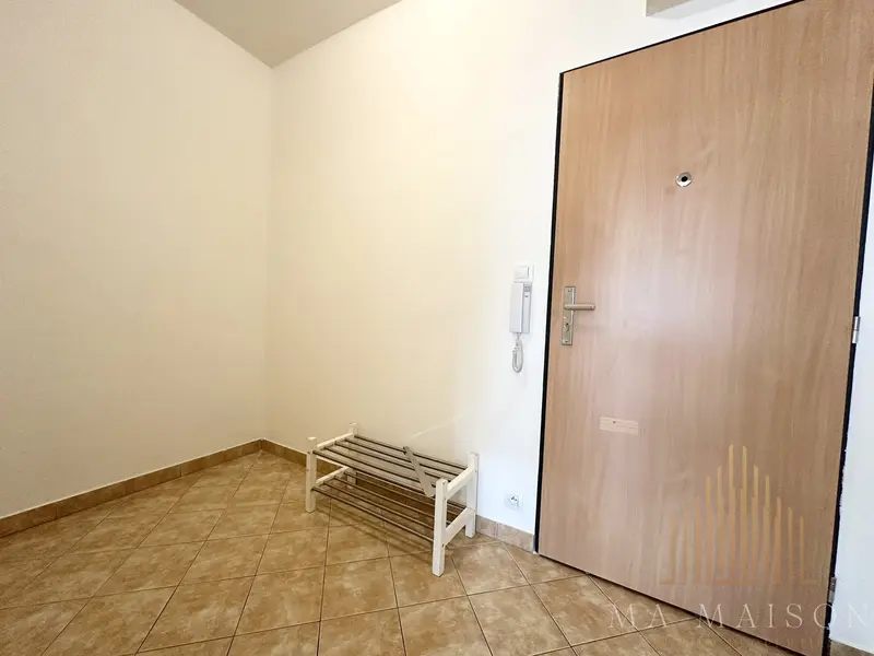 Pronájem bytu 1+kk s prostornou lodžií, ulice Poděbradská 777/9, Praha - Vysočany