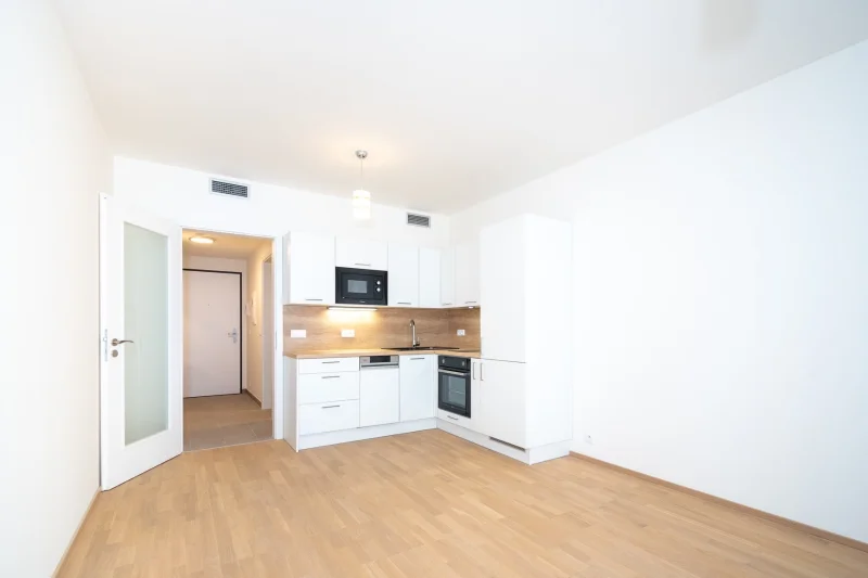 Pronájem bytu 1+kk 32 m², ulice Smržových 1035/12, Praha - Vysočany