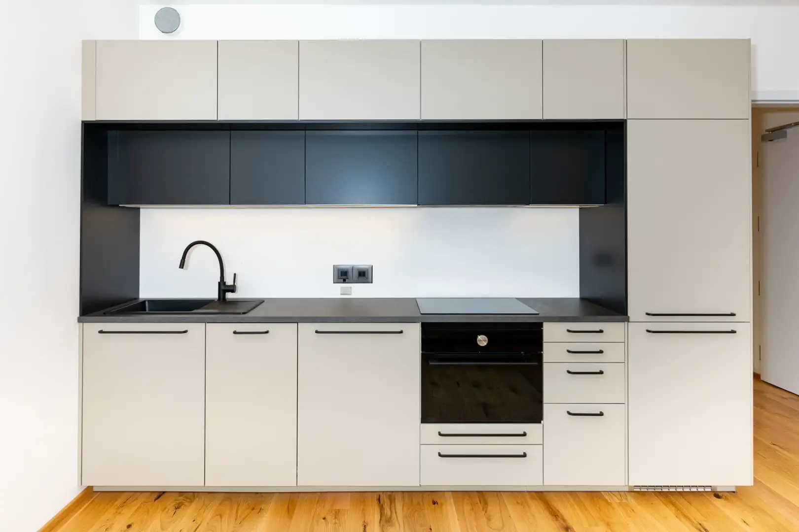 Pronájem bytu 2+kk, 40 m² - Praha - Nusle