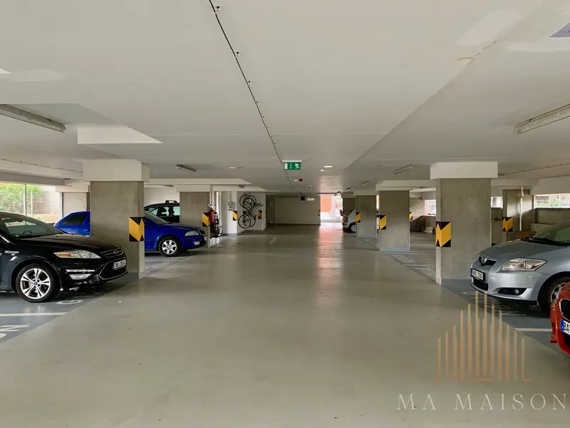 Pronájem bytu 2+kk s balkonem a garáží, ul. Pod Harfou, Praha - Vysočany