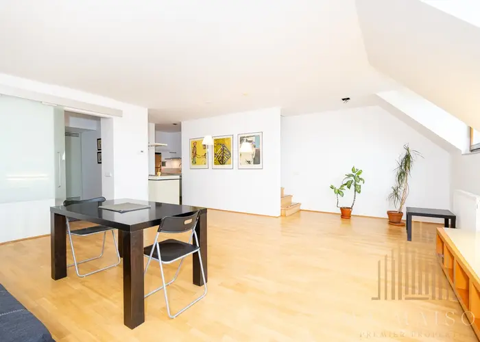 Pronájem mezonetového bytu 2+kk, 103m², Pod Vilami, Praha Nusle