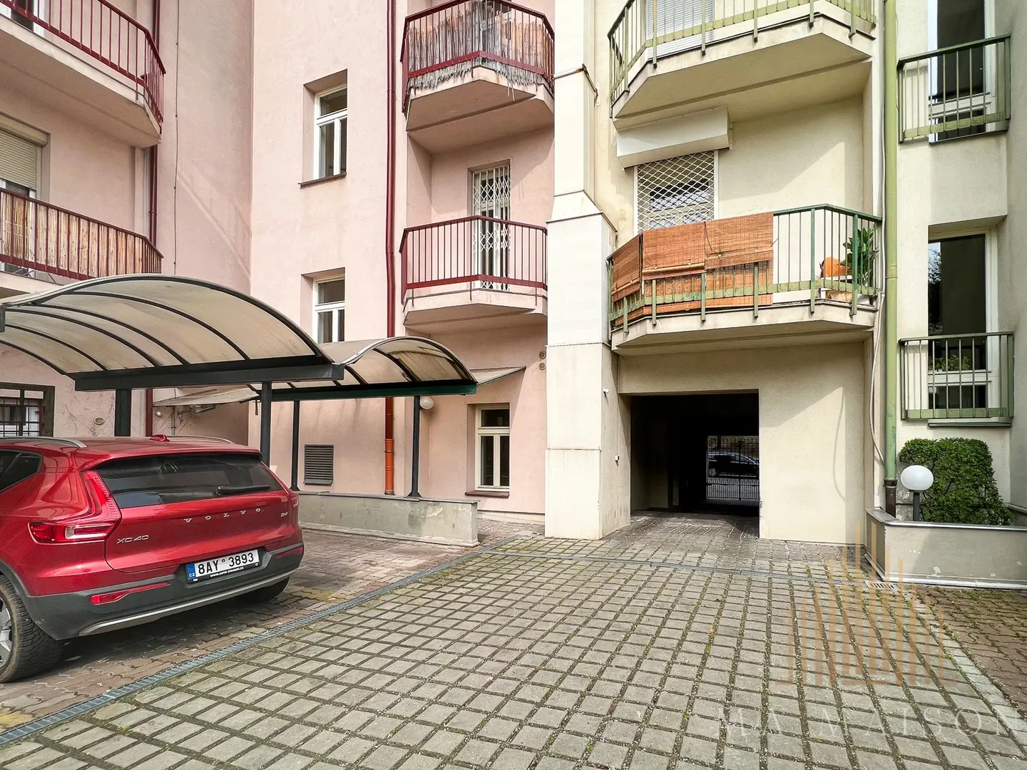 Pronájem bytu 3+kk, 84m², ulice Holandská, Praha - Vršovice
