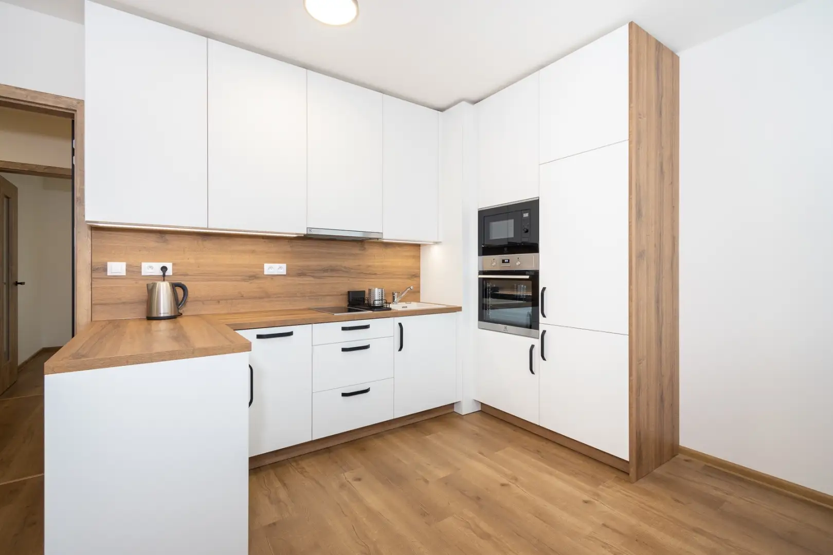 Pronájem bytu 2+kk, ulice Třešňová 1166/19, Praha - Hloubětín