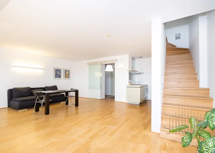 Pronájem mezonetového bytu 2+kk, 103m², Pod Vilami, Praha Nusle