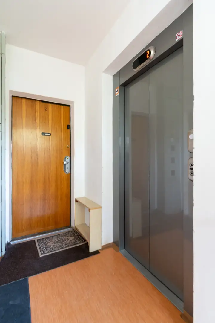 Pronájem bytu 2+kk, 45 m² - Praha - Kobylisy