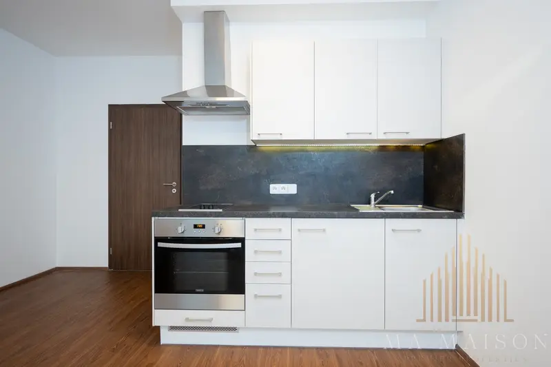 Pronájem bytu 1+kk/B o výměře 32 m2 Praha Střížkov