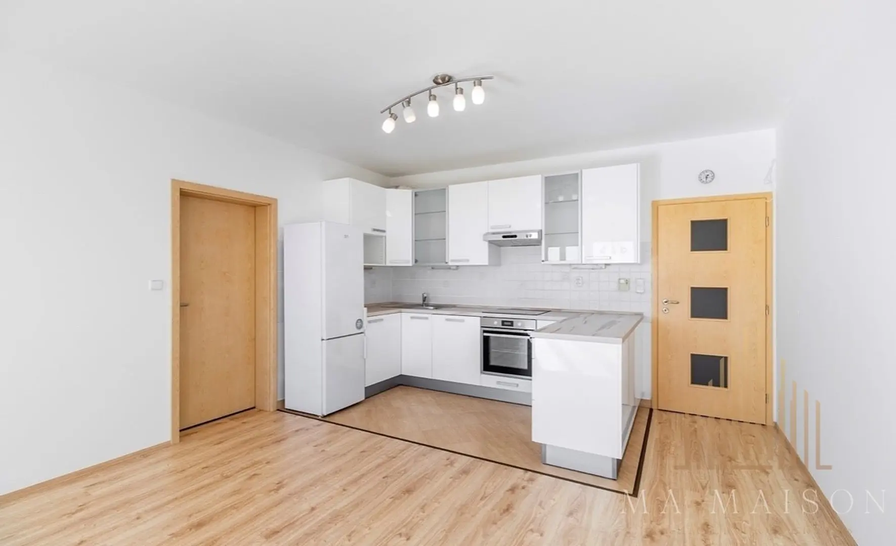 Pronájem světlého bytu 3+kk/G/L s výměrou 95 m², Praha 8