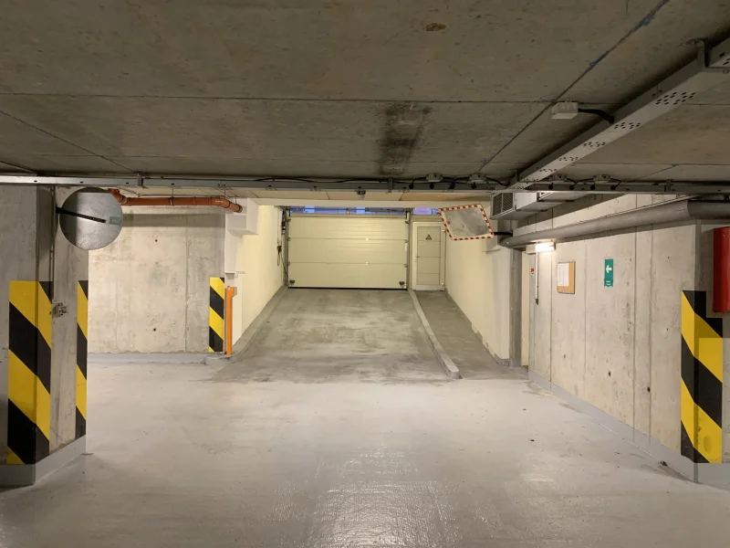 Pronájem garážové stání, 15 m² - Praha - Smíchov