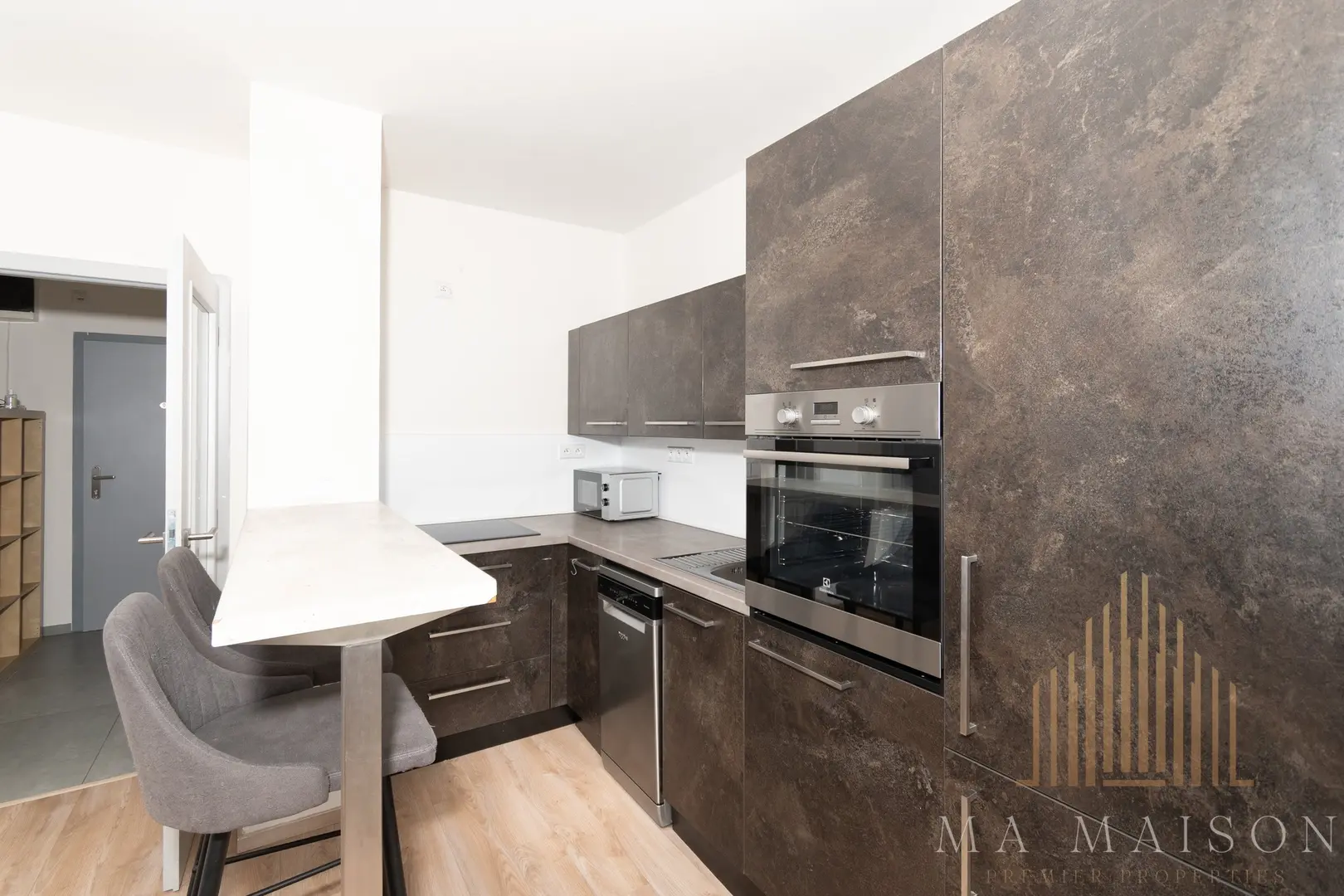 Pronájem slunného bytu 2+kk, 41 m², zařízený, Praha - Modřany