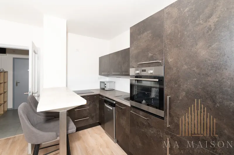 Pronájem slunného bytu 2+kk, 41 m², zařízený, Praha - Modřany